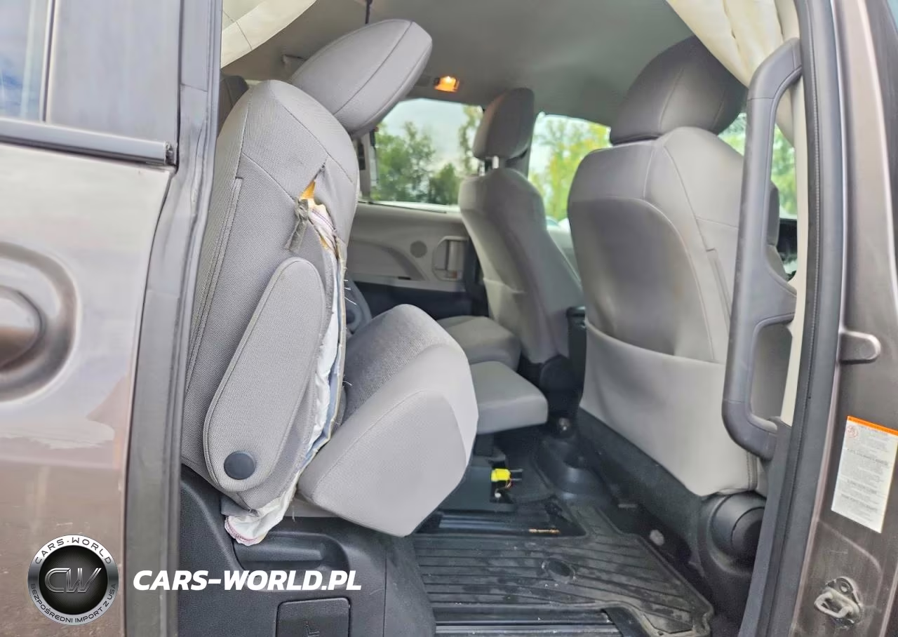 2022 Toyota Sienna Le VIN:5TDKSKFC3NS046720 - 11