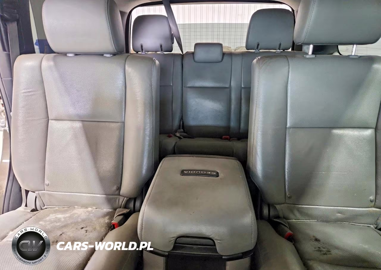2012 Toyota Sequoia VIN:5TDDY5G18CS066531 - 10