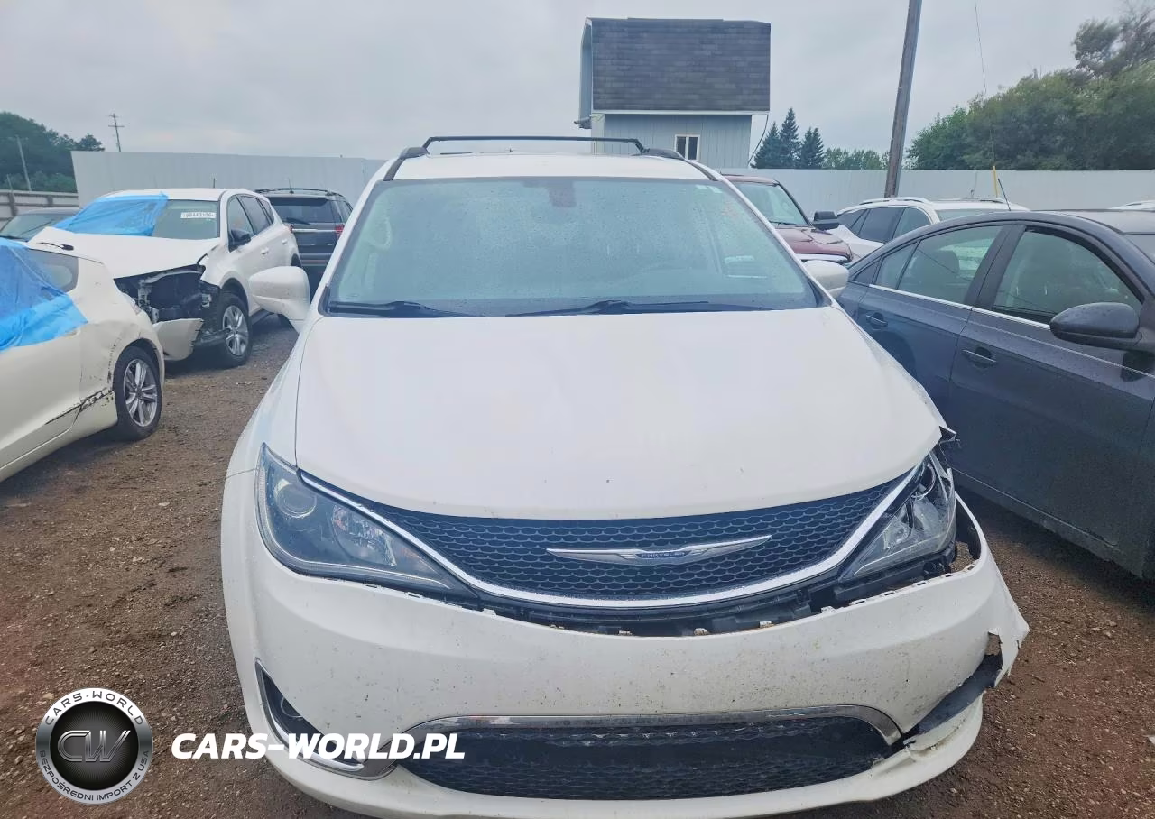 2017 Chrysler Pacifica Touring L VIN:2C4RC1BG3HR739458 - 5
