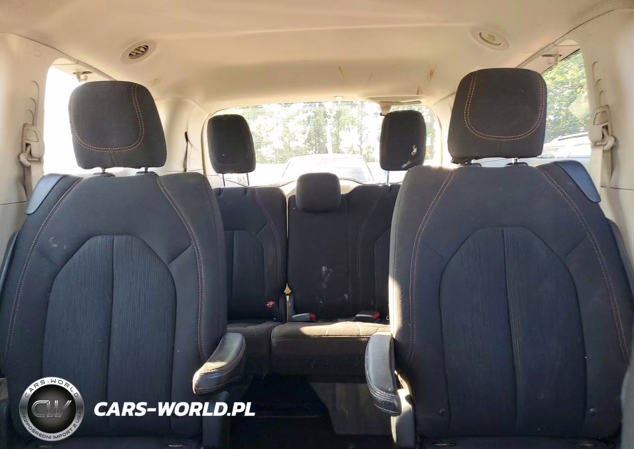 2017 Chrysler Pacifica Lx VIN:2C4RC1CG4HR628500 - 10