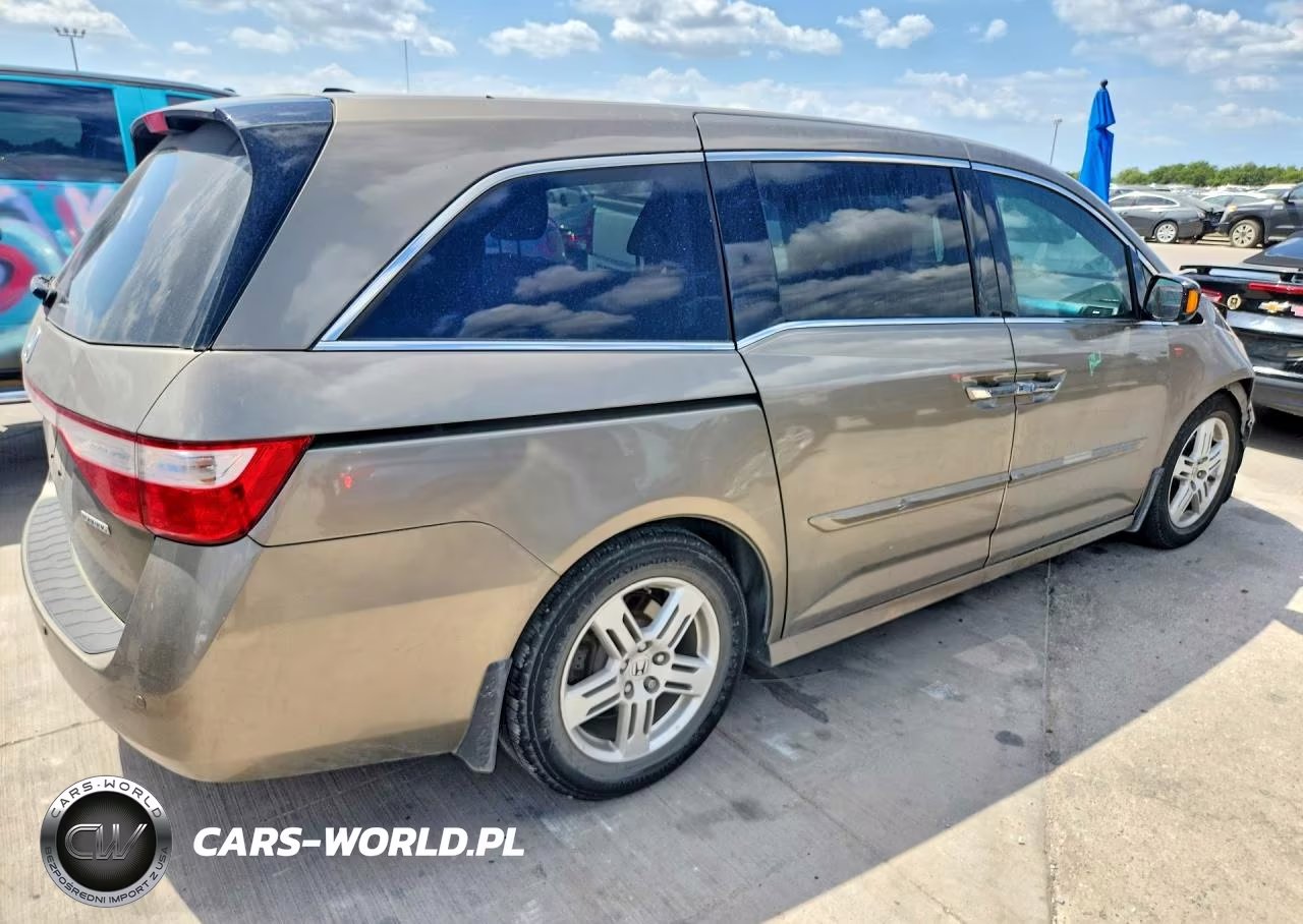 2012 Honda Odyssey Touring VIN:5FNRL5H95CB063860 - 3