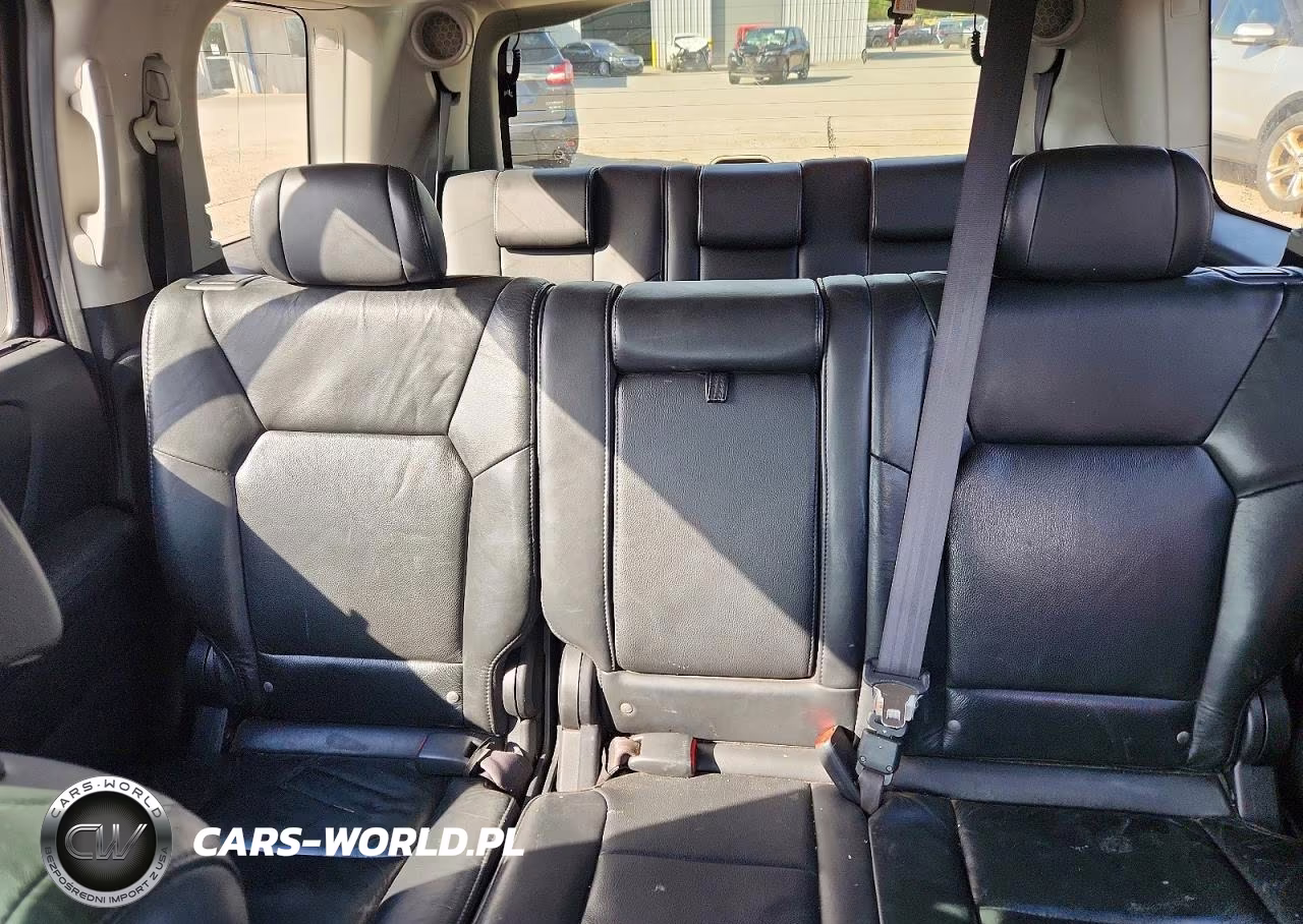 2010 Honda Pilot Touring VIN:5FNYF4H95AB017908 - 10