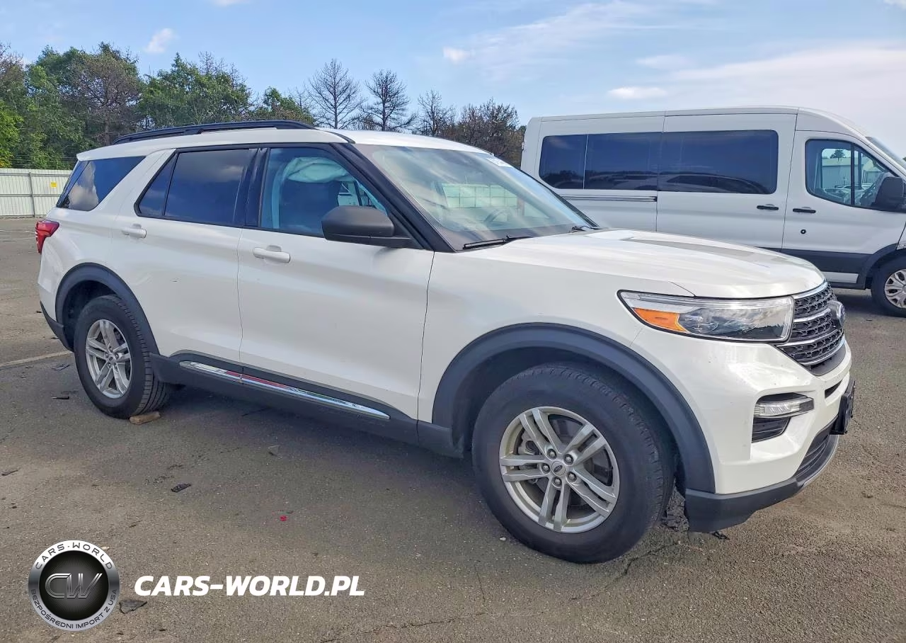 2022 Ford Explorer Xlt VIN:1FMSK8DH5NGA76549 - 4