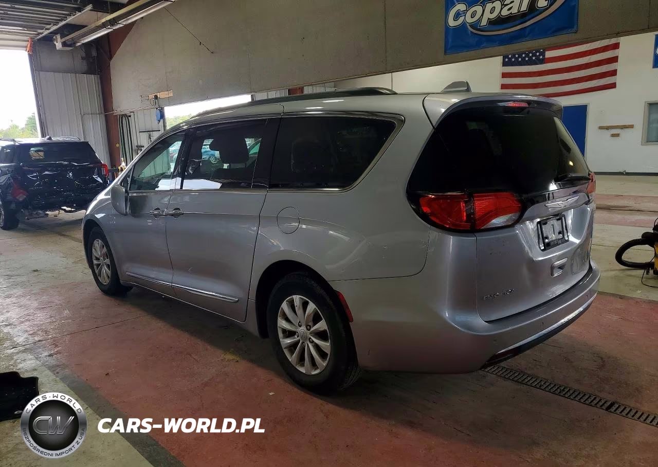 2017 Chrysler Pacifica Touring L VIN:2C4RC1BG6HR705174 - 2