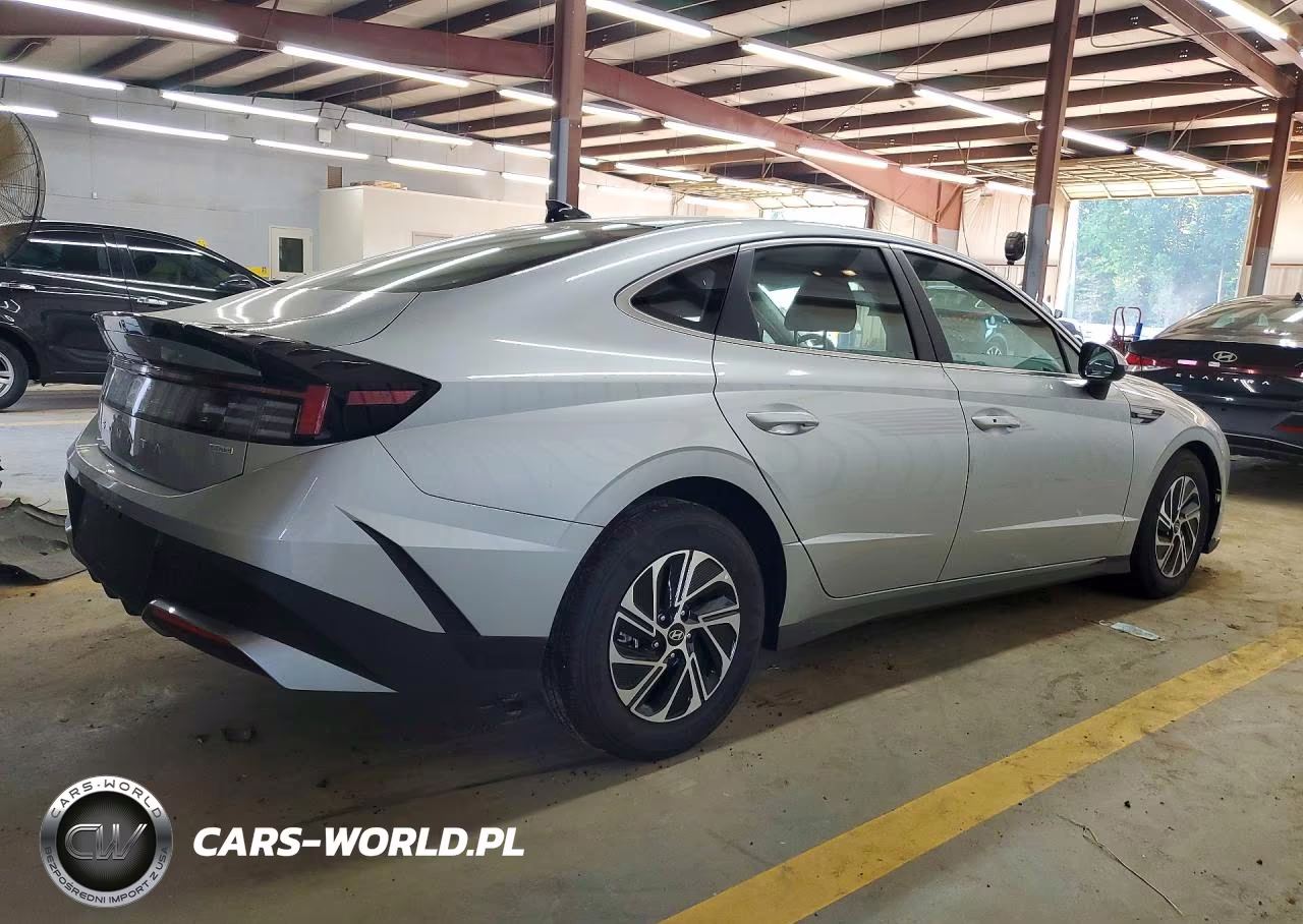 2026 Hyundai Sonata Hybrid Blue VIN:KMHL24JJ7TA146217 - 3