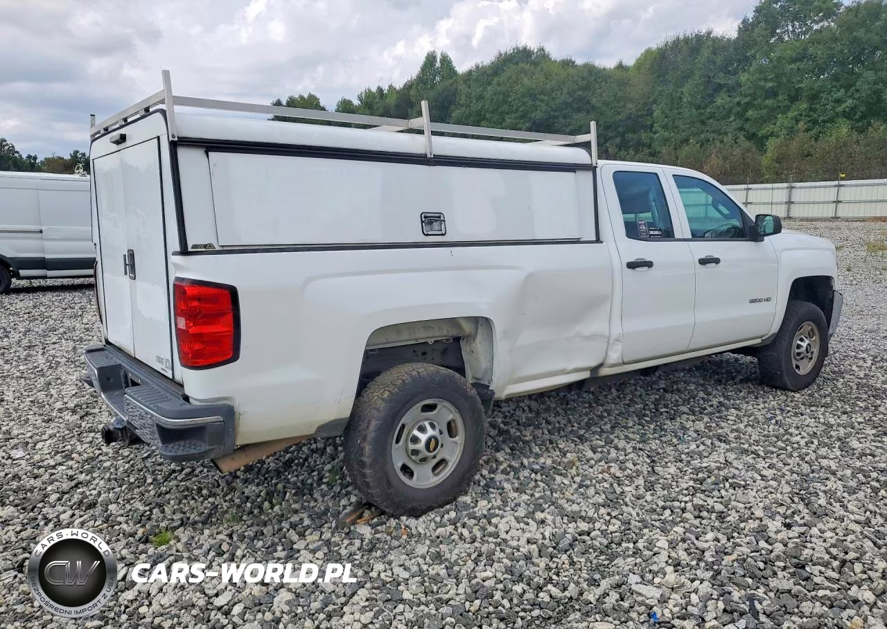 2018 Chevrolet Silverado C2500 Heavy Duty VIN:1GC2CUEG0JZ261963 - 3
