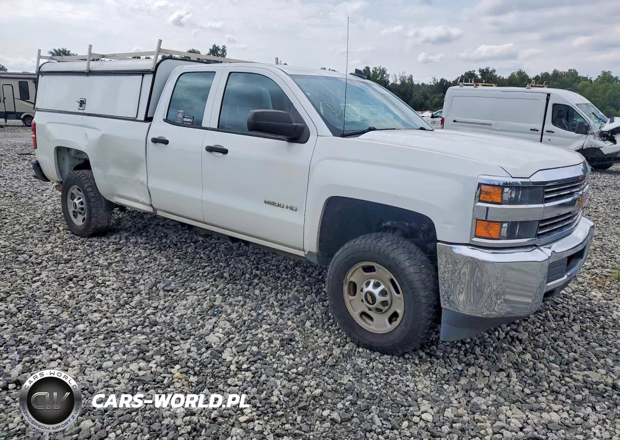 2018 Chevrolet Silverado C2500 Heavy Duty VIN:1GC2CUEG0JZ261963 - 4