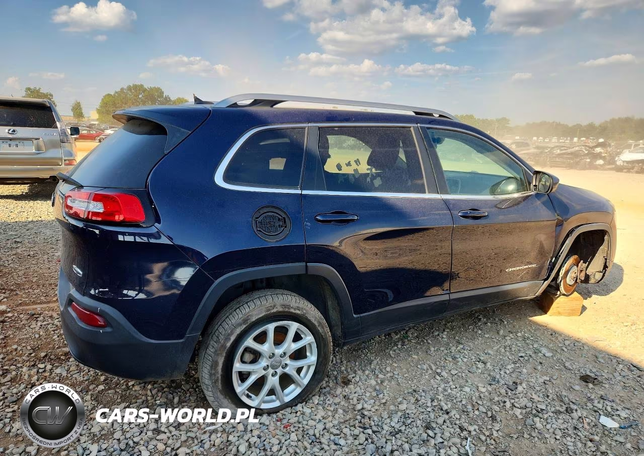 2015 Jeep Cherokee Latitude VIN:1C4PJLCB3FW560787 - 3