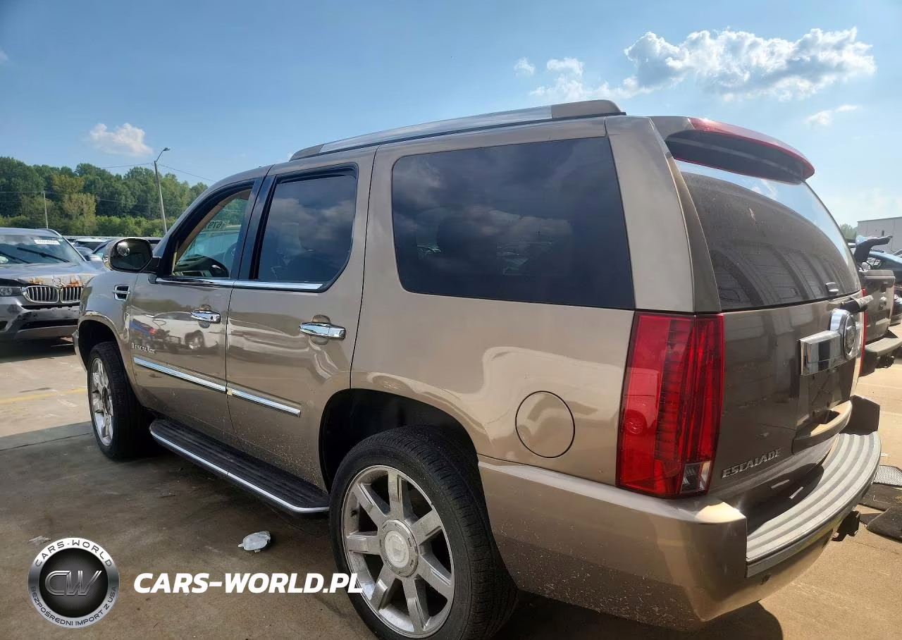 2007 Cadillac Escalade Luxury VIN:1GYFK638X7R335985 - 2