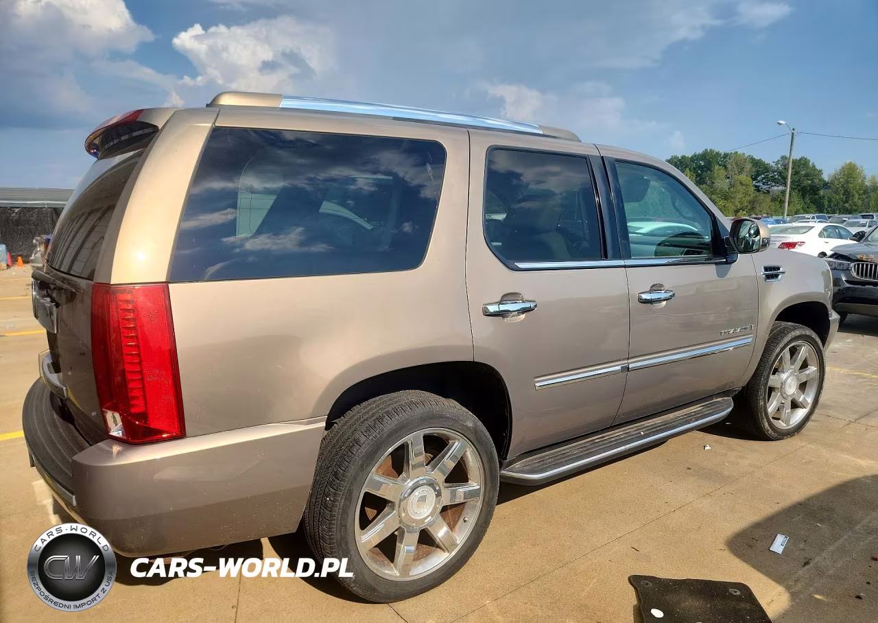2007 Cadillac Escalade Luxury VIN:1GYFK638X7R335985 - 3