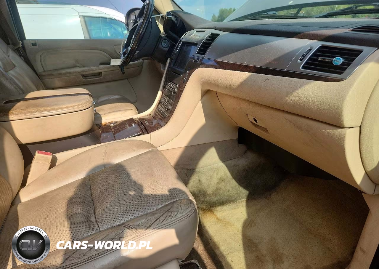 2007 Cadillac Escalade Luxury VIN:1GYFK638X7R335985 - 7