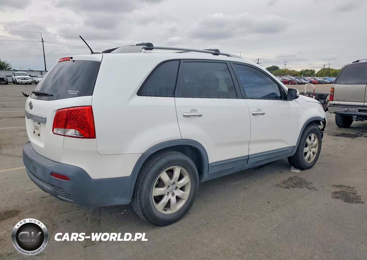 2012 Kia Sorento Lx VIN:5XYKT3A66CG241855 - 3