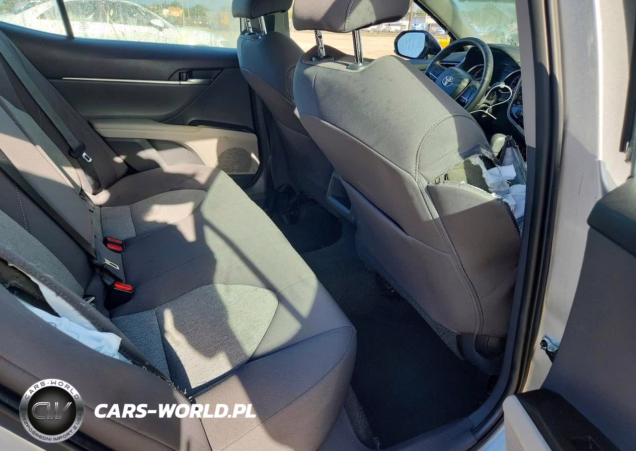 2021 Toyota Camry Le VIN:4T1C11AK0MU561647 - 10