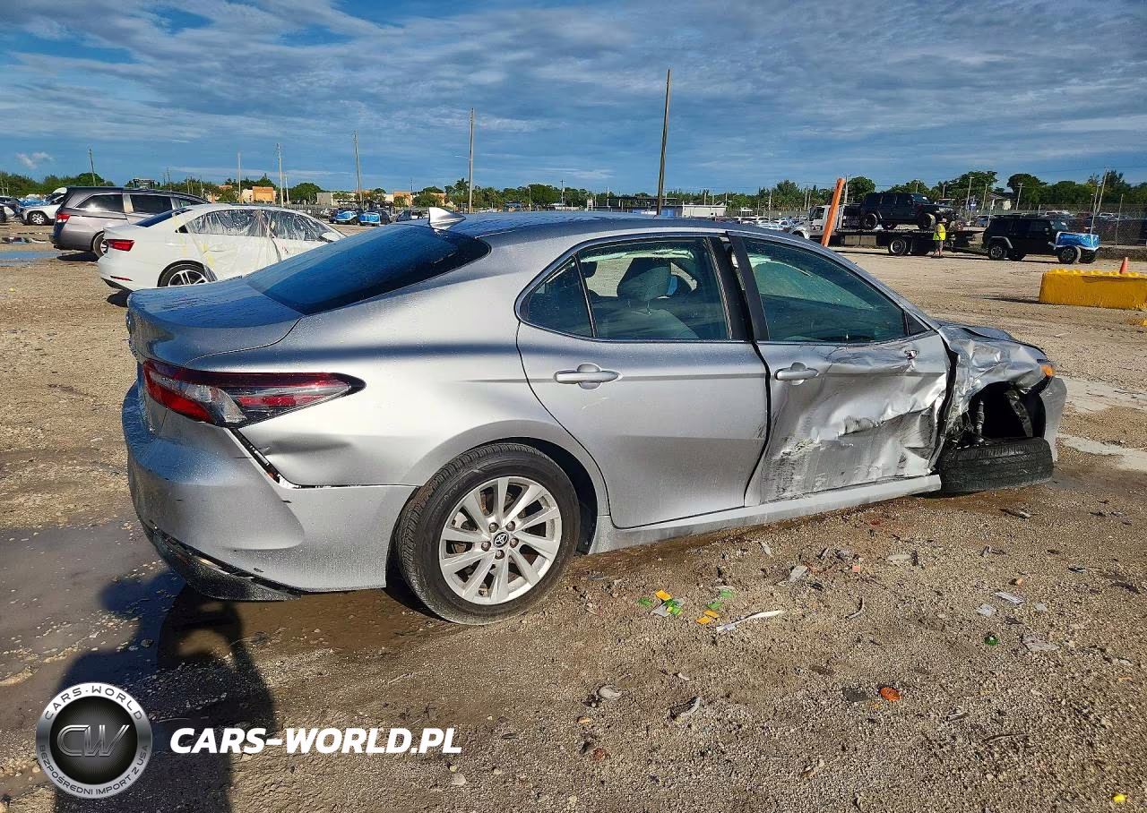 2021 Toyota Camry Le VIN:4T1C11AK0MU561647 - 3