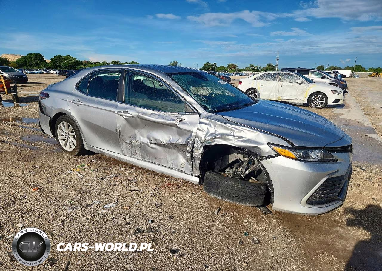 2021 Toyota Camry Le VIN:4T1C11AK0MU561647 - 4