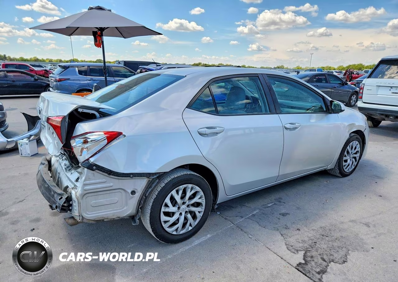 2017 Toyota Corolla Le VIN:5YFBURHE8HP586482 - 3