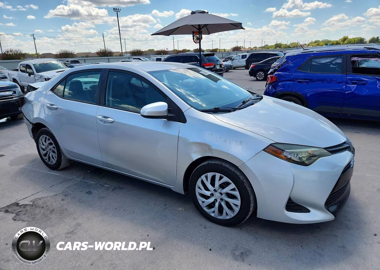 2017 Toyota Corolla Le VIN:5YFBURHE8HP586482 - 4