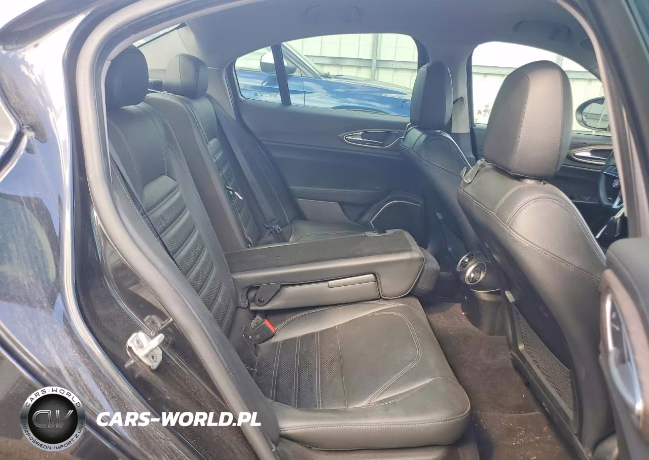 2017 Alfa Romeo Giulia Ti VIN:ZARFAECNXH7544753 - 10