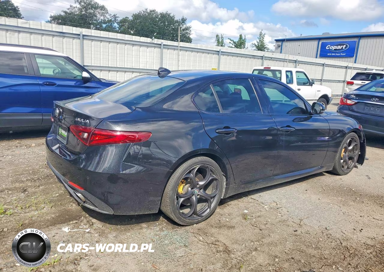 2017 Alfa Romeo Giulia Ti VIN:ZARFAECNXH7544753 - 3