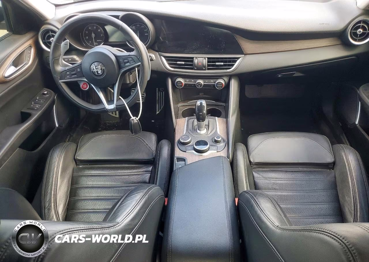 2017 Alfa Romeo Giulia Ti VIN:ZARFAECNXH7544753 - 8