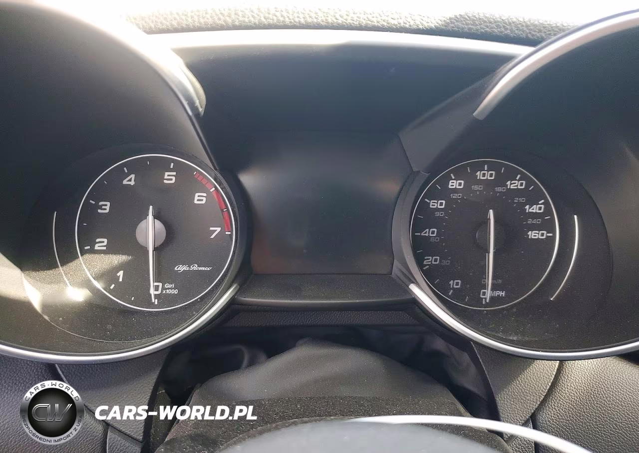 2017 Alfa Romeo Giulia Ti VIN:ZARFAECNXH7544753 - 9