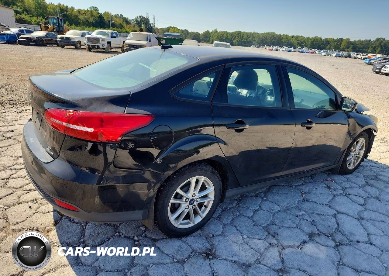 2016 Ford Focus Se VIN:1FADP3F20GL261327 - 3