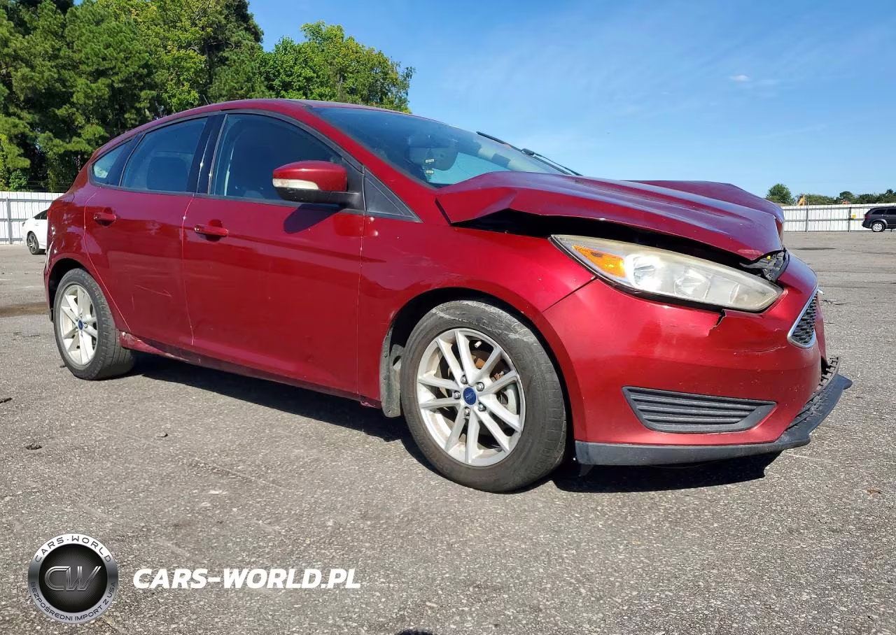 2017 Ford Focus Se VIN:1FADP3K22HL297687 - 4