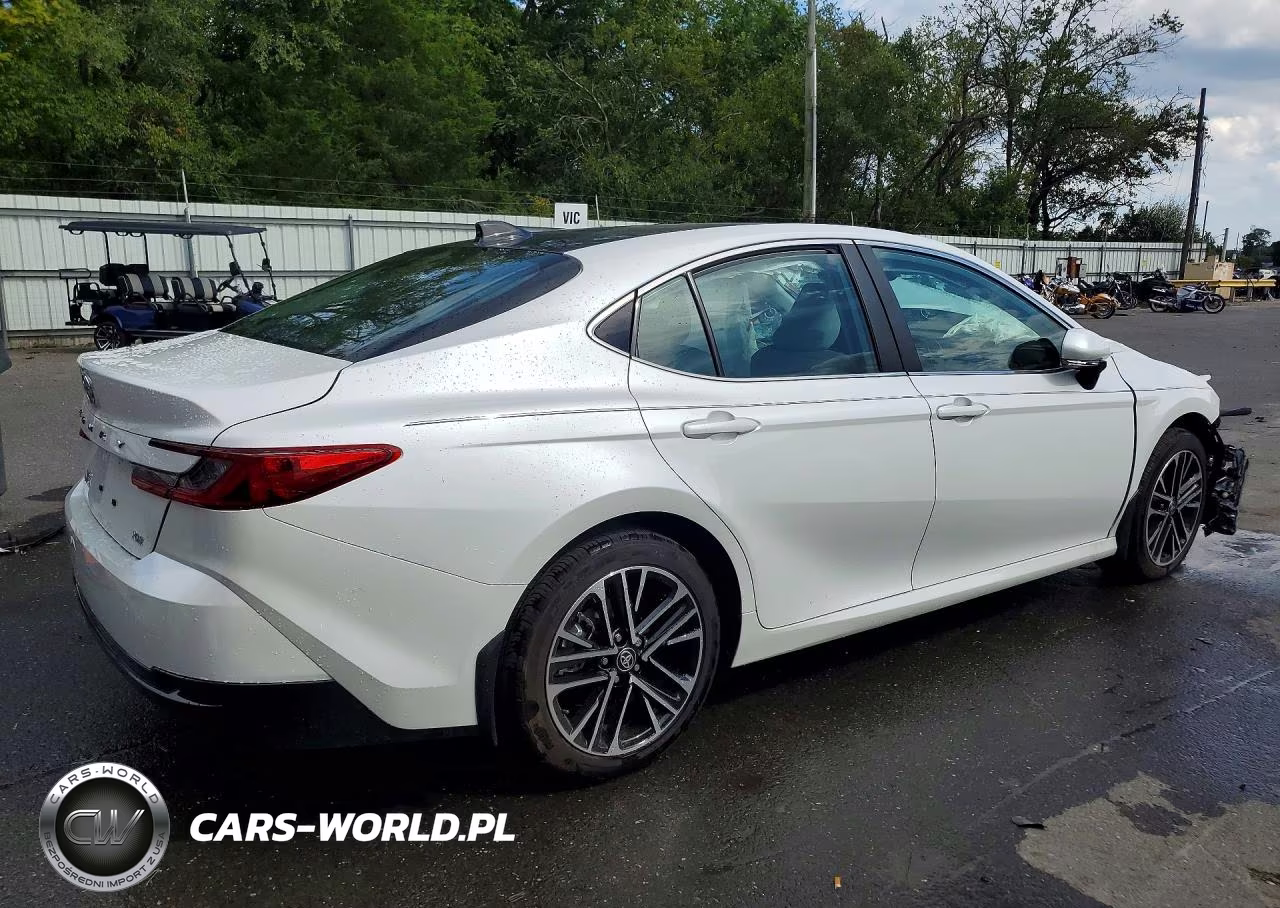 2026 Toyota Camry Xle VIN:4T1DBADK8TU556756 - 3