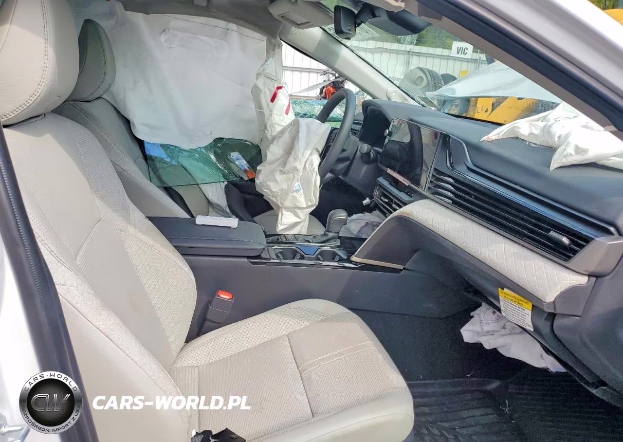 2026 Toyota Camry Xle VIN:4T1DBADK8TU556756 - 7