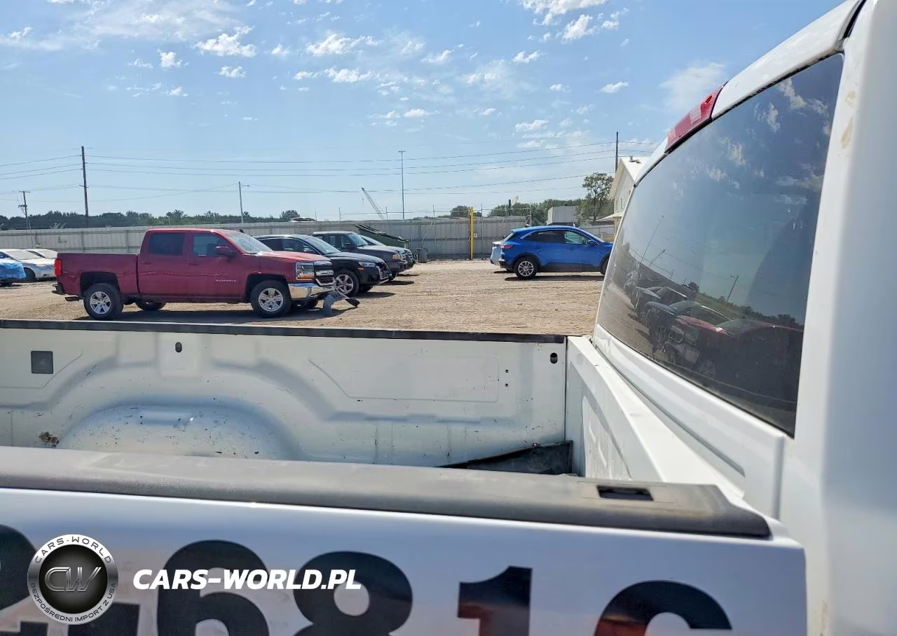 2021 Ram 1500 Classic Tradesman VIN:3C6JR6DG1MG624533 - 10