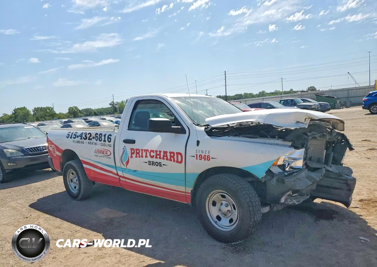 2021 Ram 1500 Classic Tradesman VIN:3C6JR6DG1MG624533 - 4