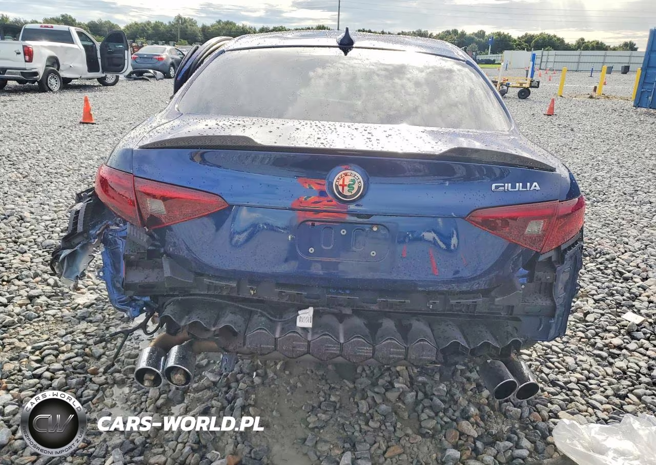 2017 Alfa Romeo Giulia Quadrifoglio VIN:ZARFAEAV0H7558566 - 6