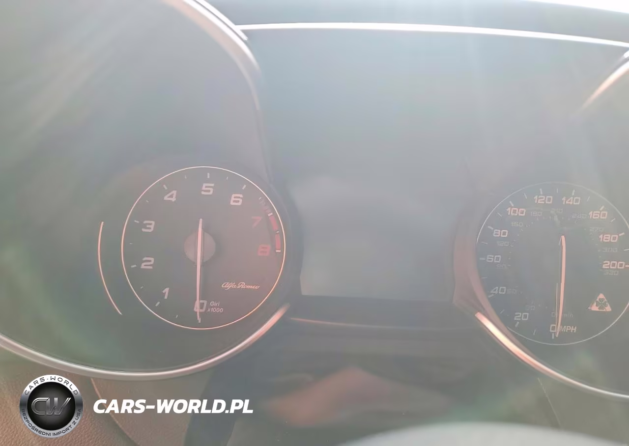 2017 Alfa Romeo Giulia Quadrifoglio VIN:ZARFAEAV0H7558566 - 9