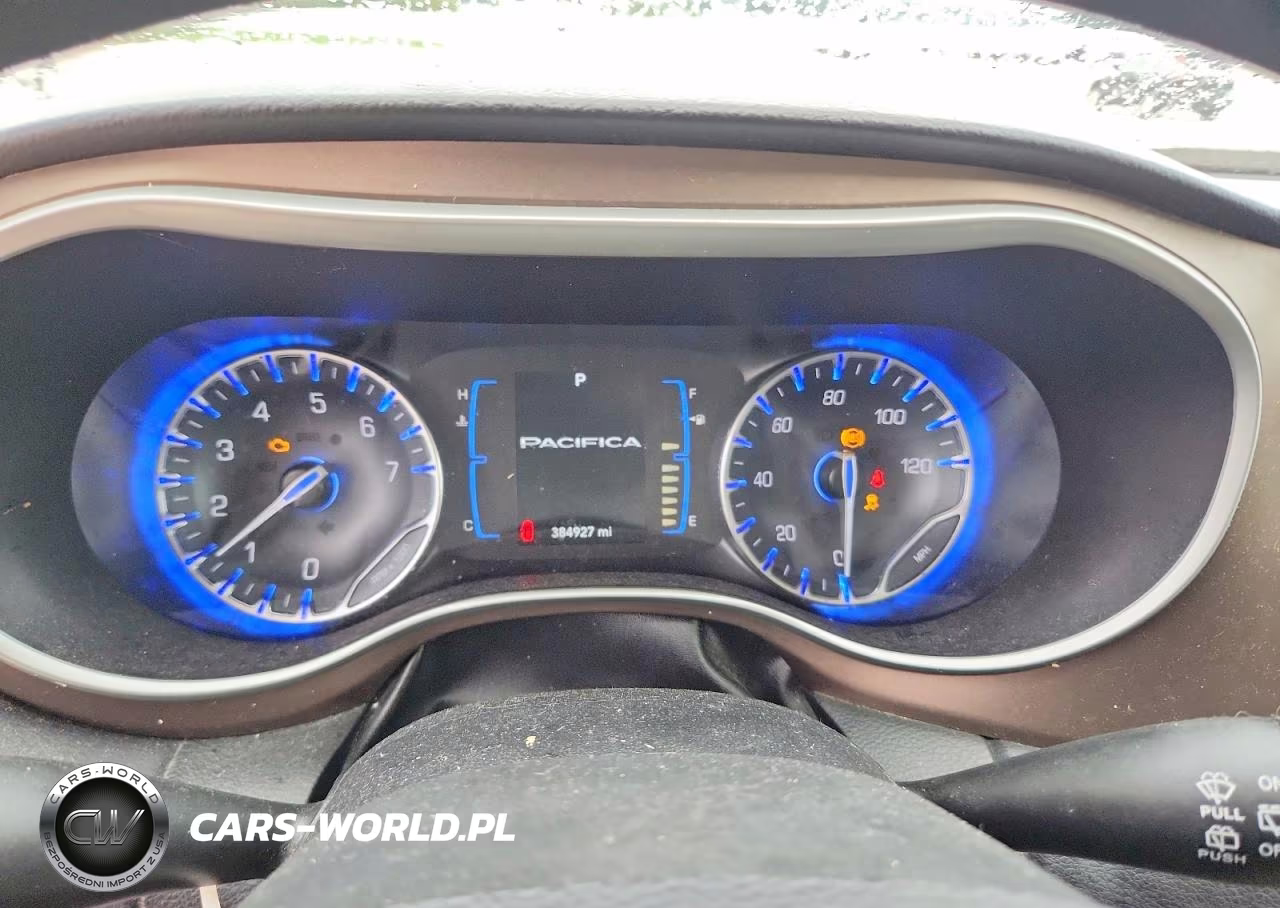 2017 Chrysler Pacifica Touring VIN:2C4RC1DG2HR522187 - 9