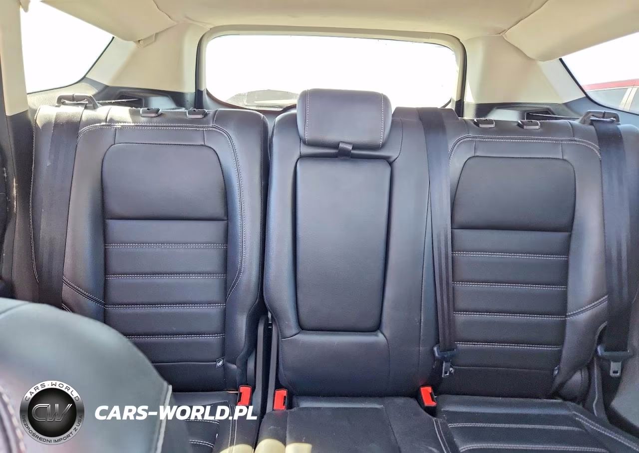 2019 Ford Escape Titanium VIN:1FMCU0J94KUB58475 - 10