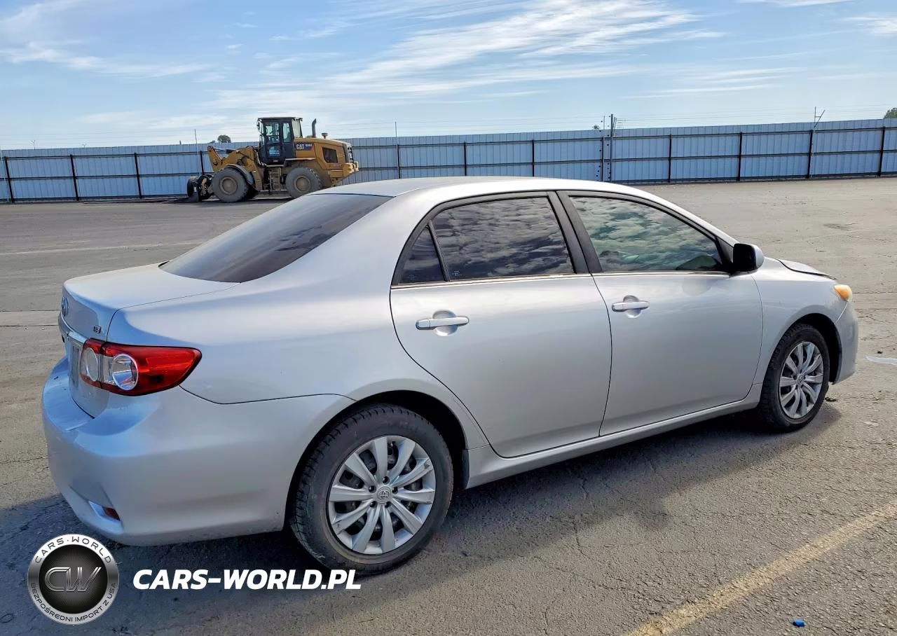 2013 Toyota Corolla Le VIN:2T1BU4EE9DC944206 - 3
