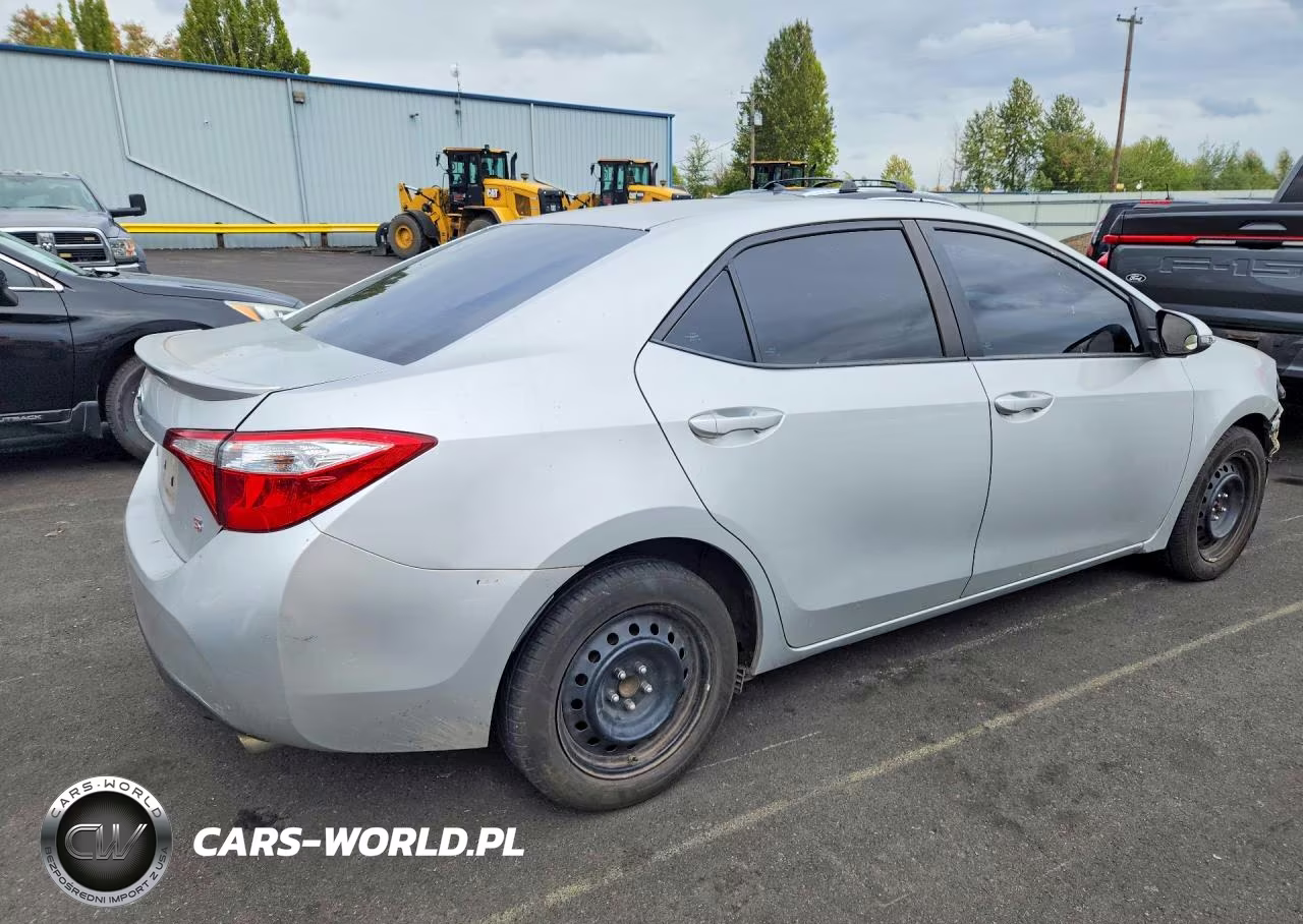 2015 Toyota Corolla S VIN:5YFBURHE4FP286418 - 3