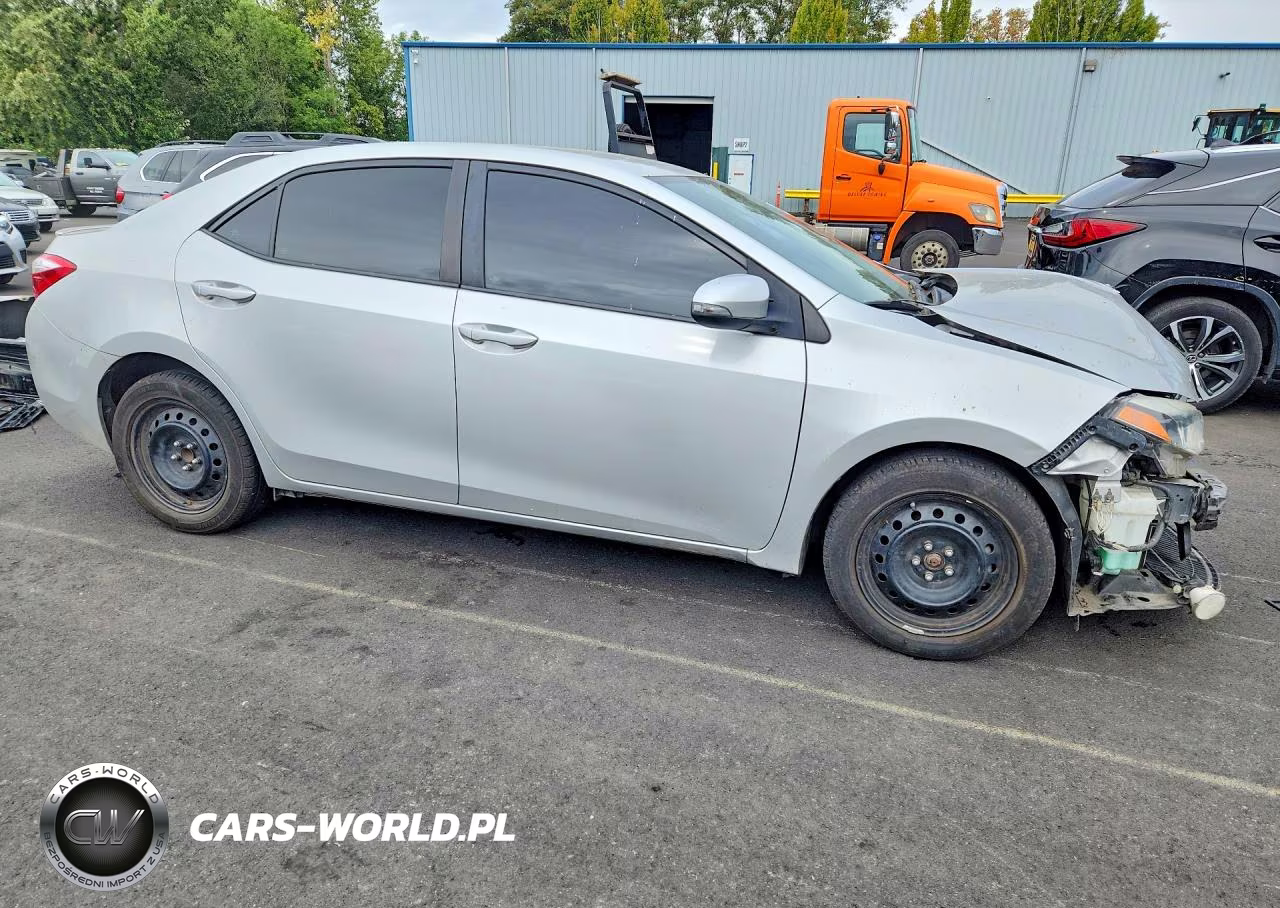 2015 Toyota Corolla S VIN:5YFBURHE4FP286418 - 4