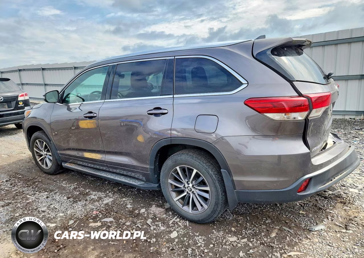 2018 Toyota Highlander Xle VIN:5TDJZRFH8JS817954 - 2