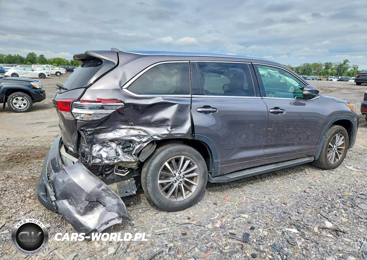 2018 Toyota Highlander Xle VIN:5TDJZRFH8JS817954 - 3