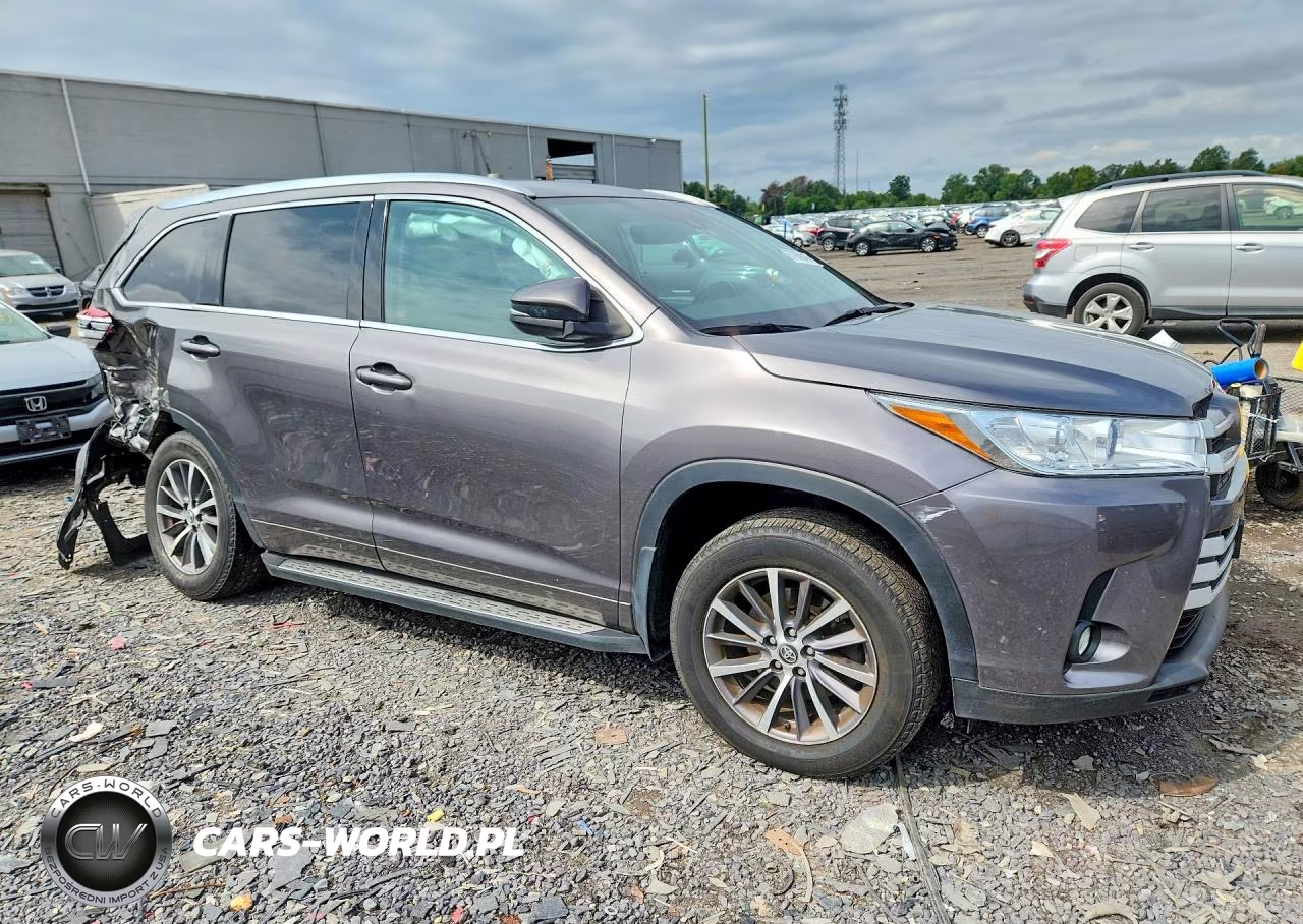 2018 Toyota Highlander Xle VIN:5TDJZRFH8JS817954 - 4