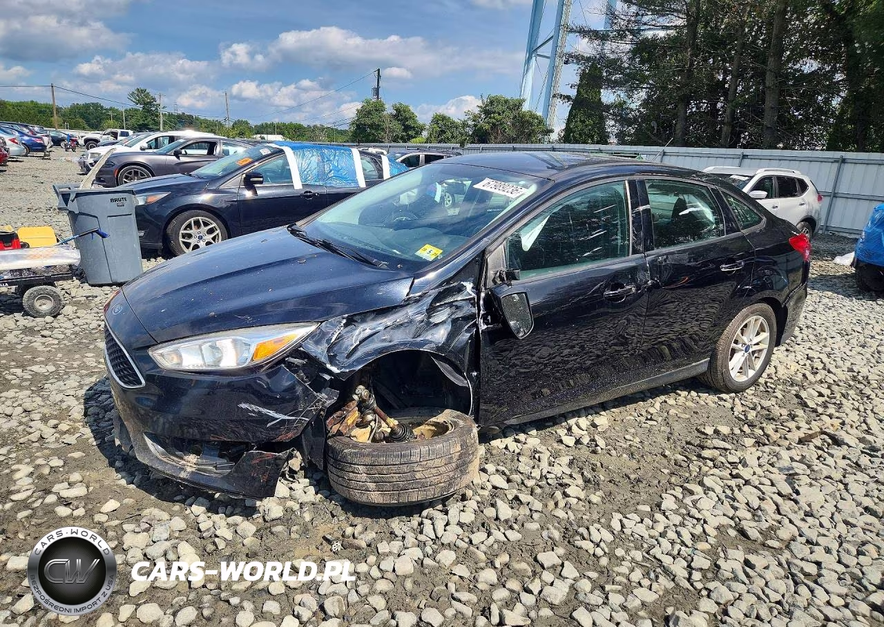 2017 Ford Focus Se VIN:1FADP3F2XHL348041 - 1