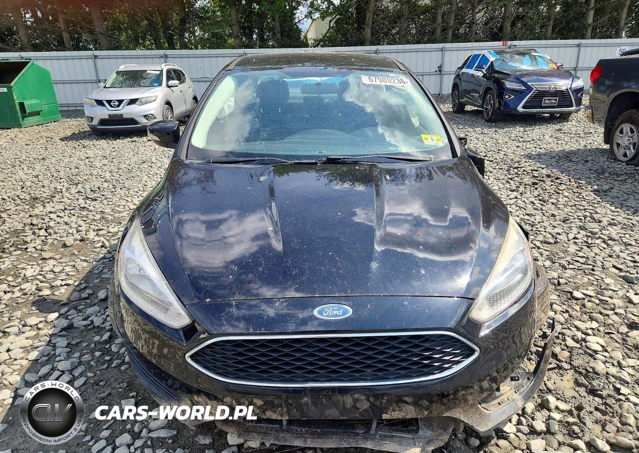 2017 Ford Focus Se VIN:1FADP3F2XHL348041 - 5
