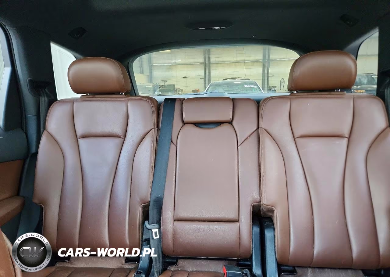2018 Audi Q7 Premium VIN:WA1AAAF74JD006321 - 10