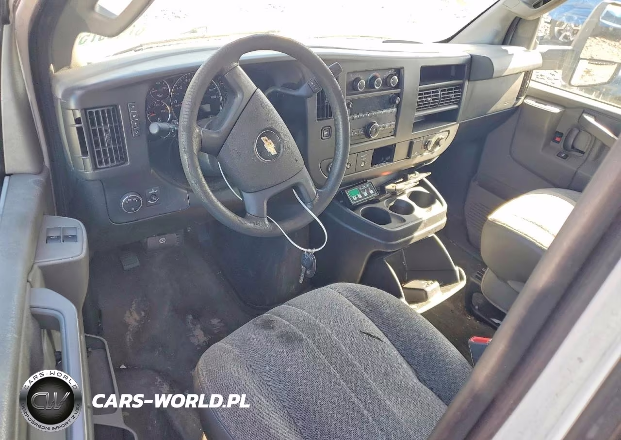 2017 Chevrolet Express G3500 VIN:1GB3GRCG0H1125466 - 8