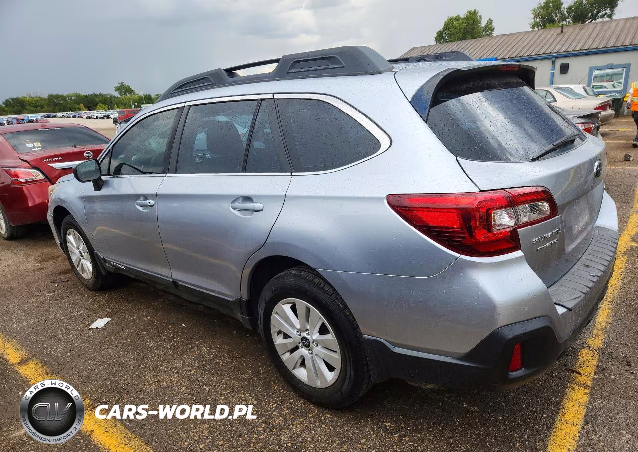 2018 Subaru Outback 2.5I VIN:4S4BSAAC2J3218633 - 2