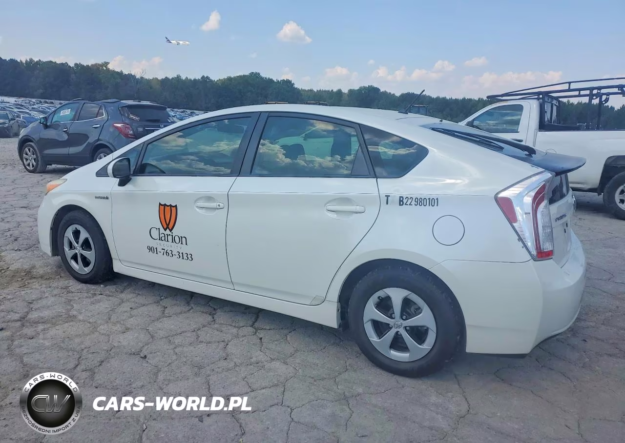 2015 Toyota Prius Two VIN:JTDKN3DU8F1988219 - 2