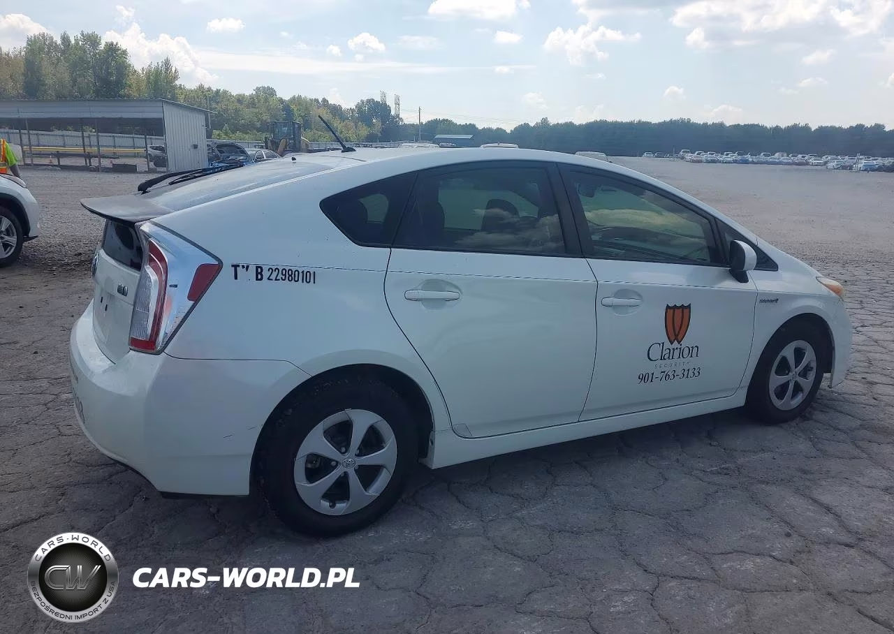 2015 Toyota Prius Two VIN:JTDKN3DU8F1988219 - 3