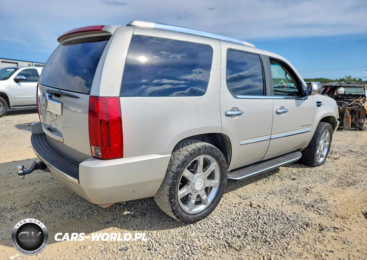 2007 Cadillac Escalade Luxury VIN:1GYEC638X7R343299 - 3