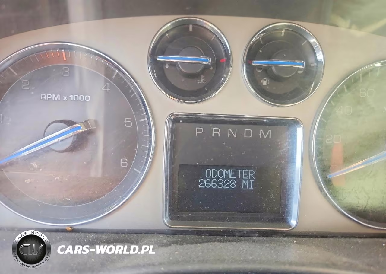 2007 Cadillac Escalade Luxury VIN:1GYEC638X7R343299 - 9